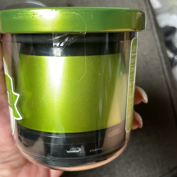 Bluetooth wireless speaker brand new still sealed - Picture 6 of 7